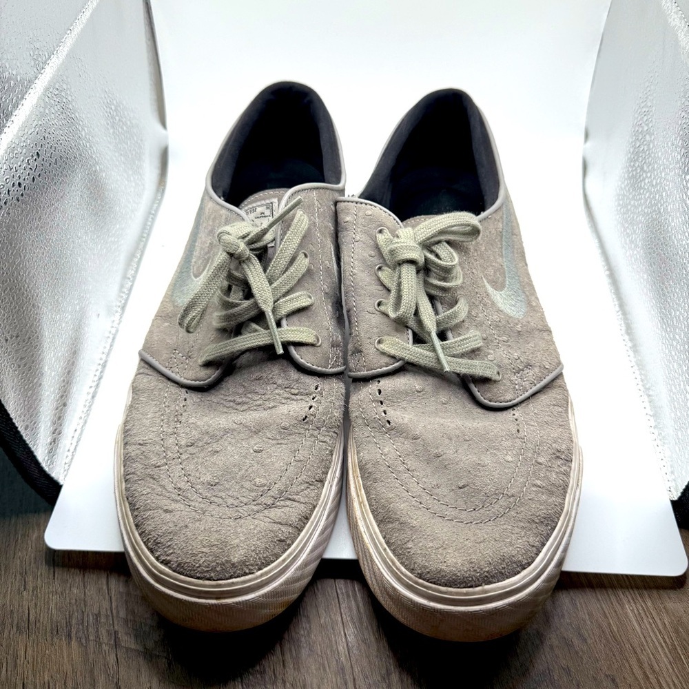 Men's Grey Suede Nike Stefan Janoski Sneakers